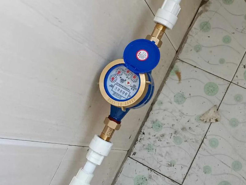 哪种密封剂适合修补漏水的管道？