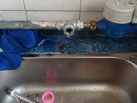 水管工修理漏水管道收费多少？