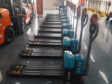 修叉車變速箱故障有哪些表現，修叉車電話多少