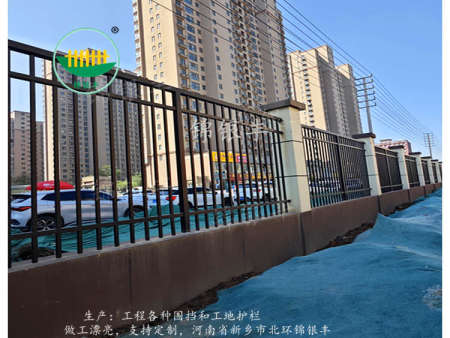 焊接铁艺围墙栅栏 学校工厂外围金属栏杆 方管围栏 焊接铁艺围墙栅栏 学校工厂外围金属栏杆 方管围栏