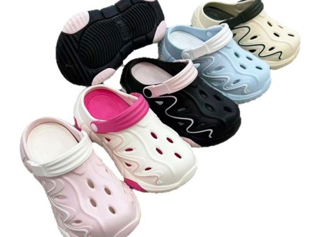 6885 儿童线条波浪洞洞鞋30-35