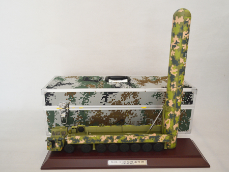 1:40铝盒东风61模型，东风61军事模型