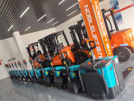 冷鏈倉儲專用叉車：耐低溫特點及定制化技術解決方案，唐山修叉車哪個品牌好