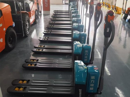 內燃叉車 vs 電動叉車：核心特點對比及適用領域推薦，唐山修車廠公司為您推薦