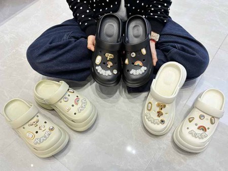 7048  多款饰扣女款洞洞鞋35-40