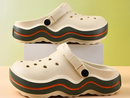 7106  波浪线条描漆男女洞洞鞋36-45