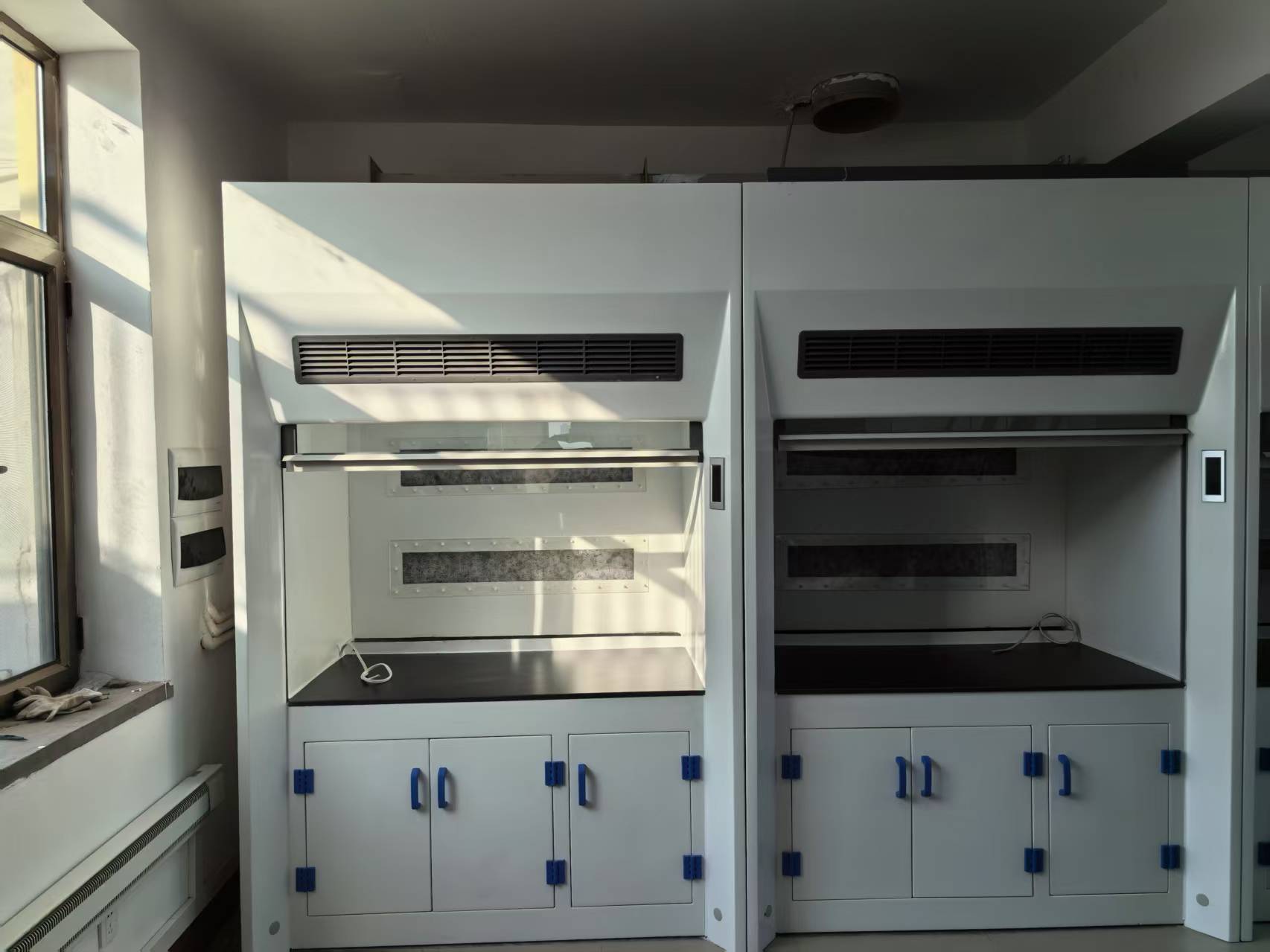 選擇甘肅通風(fēng)柜時需要考慮哪些因素？