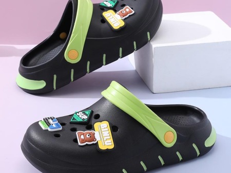 7125  圆头卡通女款洞洞鞋35-40