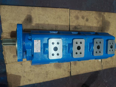 金科钻孔钻机四联泵