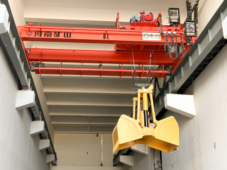 垃圾焚烧发电项目研发智造的自动抓斗起重机正式投运