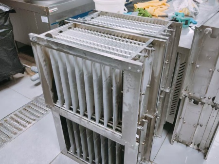 油烟净化器清洗——确保餐饮排放达标的关键措施