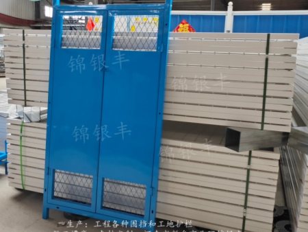 蓝色洞口施工电梯楼层安全防护门 施工电梯井口安全防护门