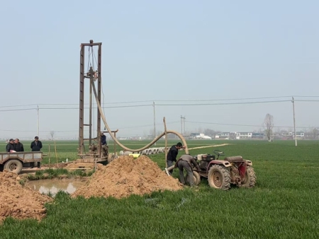 开封打井打桩水稻乡麦田浇地井