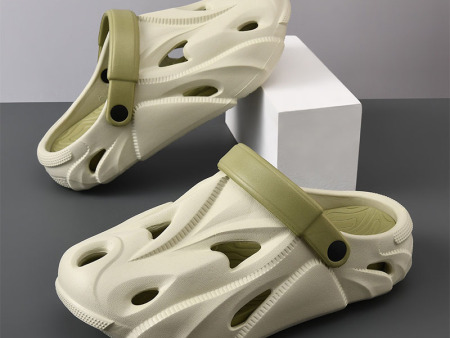 7383  双色不规则镂空男士洞洞鞋40-45