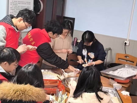 青春暖夕阳 温情满庭院 | 衡阳交通运输职业学校走进洪福苑养老院开展爱心慰问活动