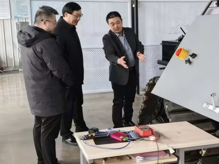高新区党工委书记一行莅临我司考察 点赞遥控甘蔗车与核心电机赋能智慧农业