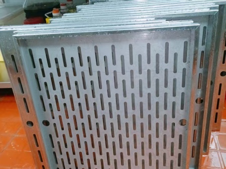 烟火气里守干净，油烟清洗护生意