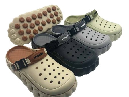 7541 男生双色厚底颗粒底洞洞鞋40-45