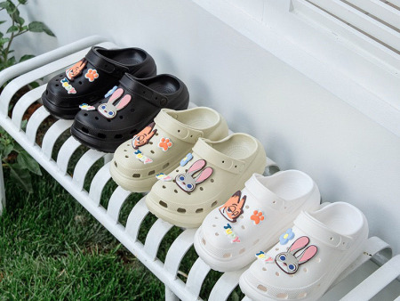 7561 卡通泡芙女款洞洞鞋35-40
