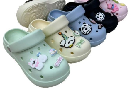 7600 卡通饰扣厚底洞洞鞋女生35-40