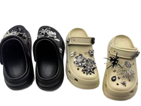 7670 银色散花饰扣女泡芙洞洞鞋35-40