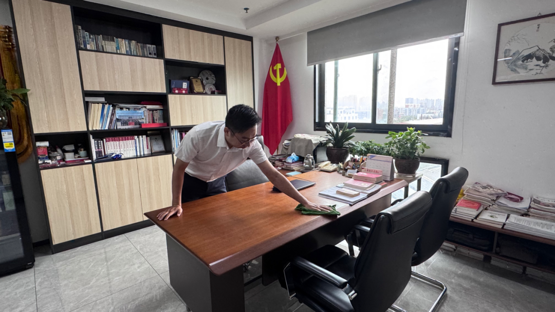 提灯引路 育梦成光