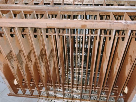 学校食堂开学前，油烟系统须大扫除