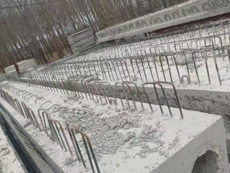 带预埋筋预制空心桥板