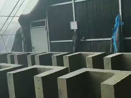 预制 U 型流水槽成品堆