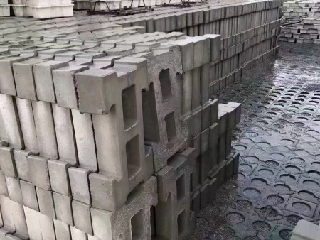 自嵌阶梯式生态护坡砌块