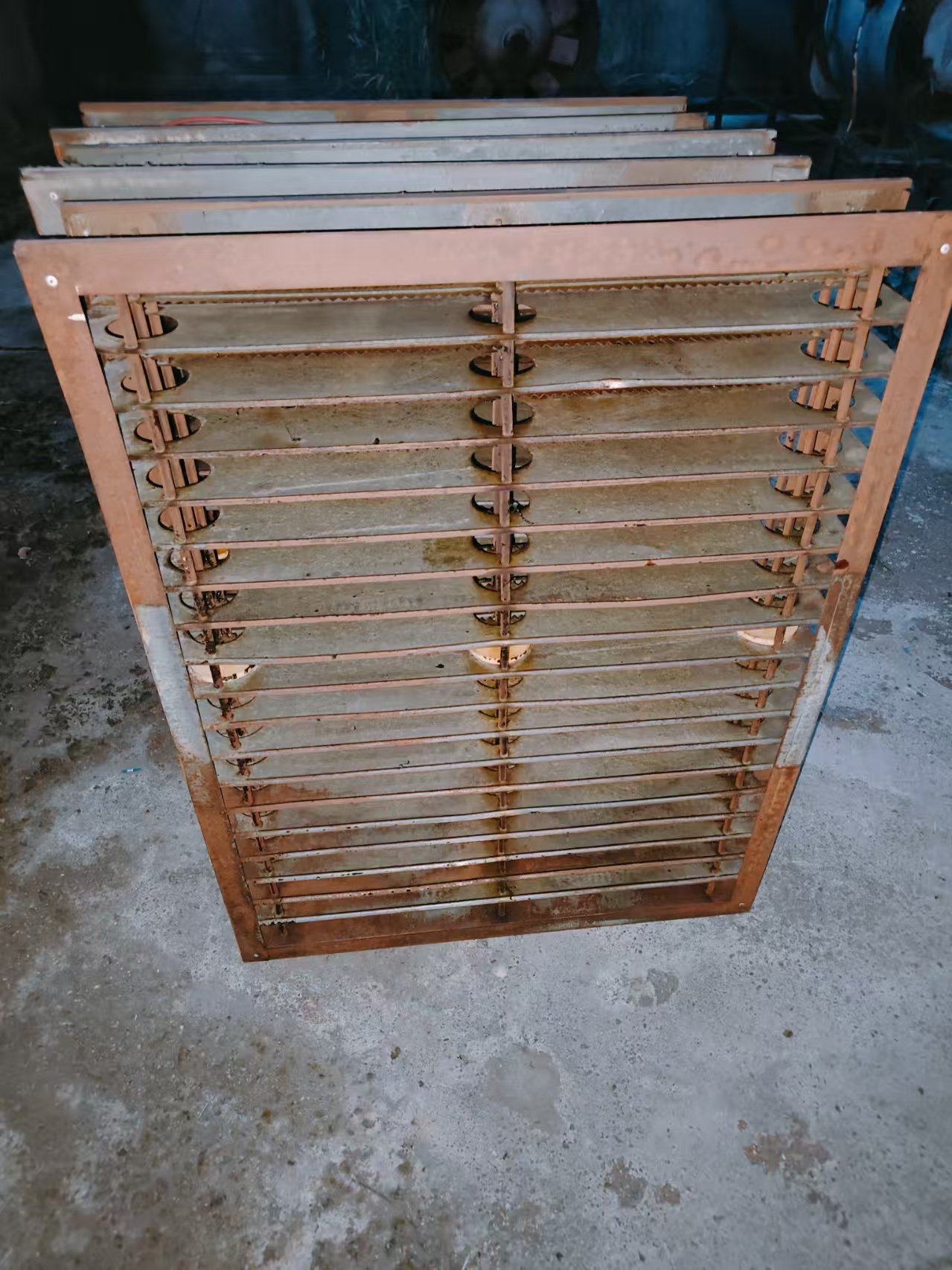 西安中小學(xué)食堂安全必修課，學(xué)校油煙機(jī)清洗保障師生就餐環(huán)境
