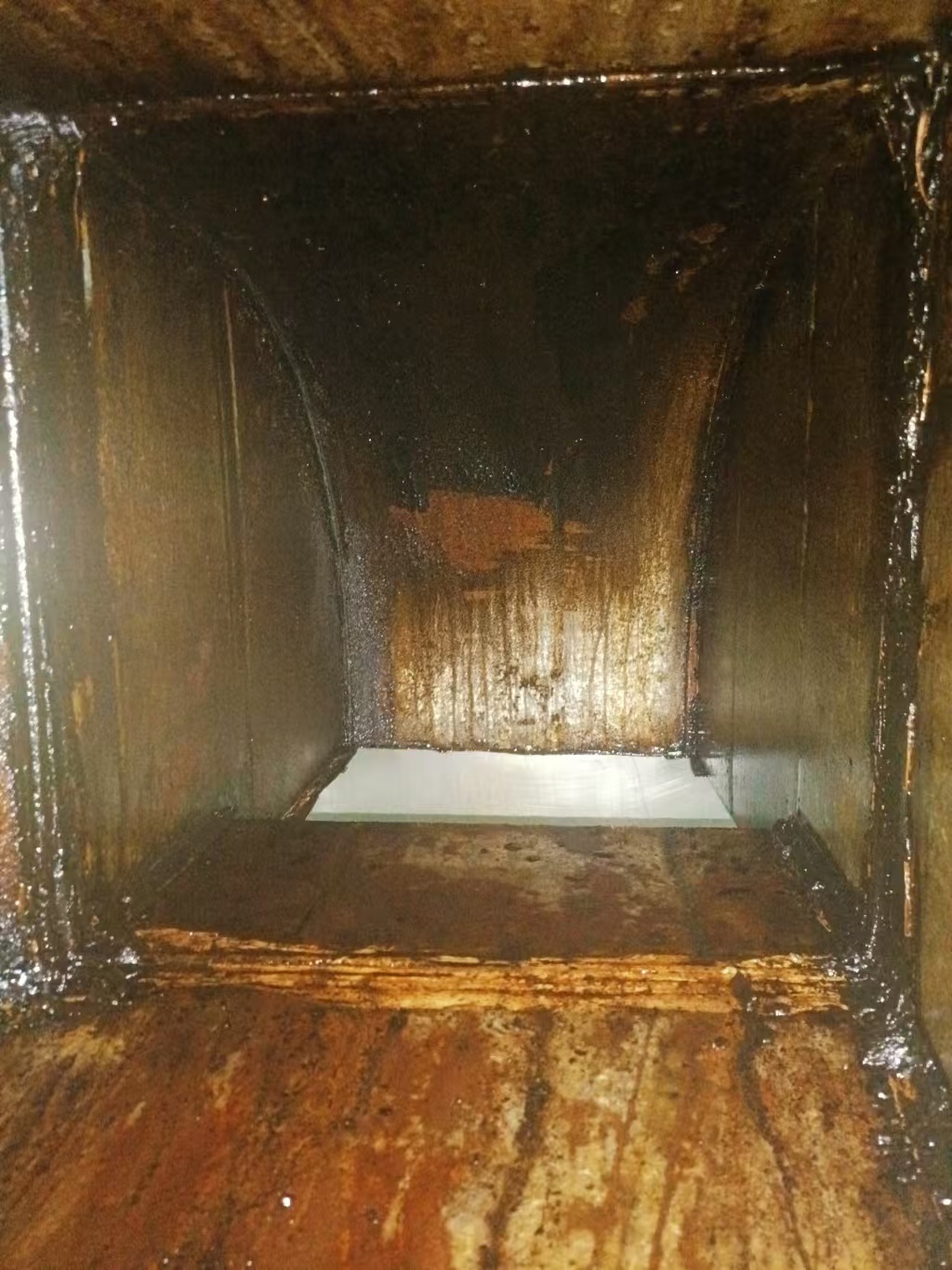 西安初秋油煙運維小知識！抓住高溫尾聲清洗煙道，契合 8 月 15 日新規要求