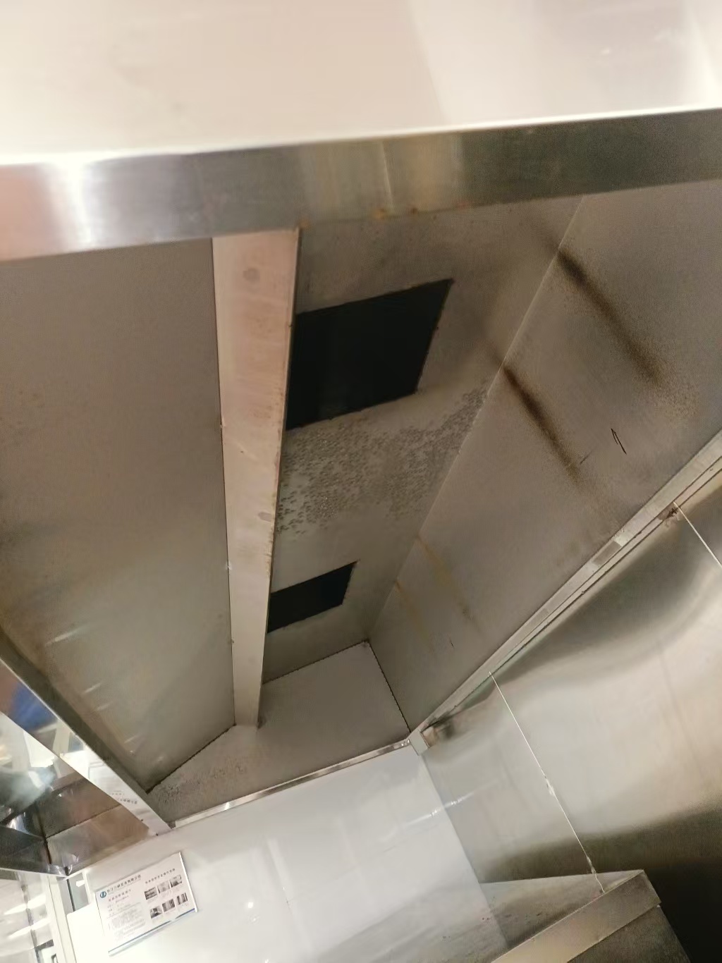 西安初秋收到油煙整改通知？油煙管道專項清洗，依照新規快速完成復核