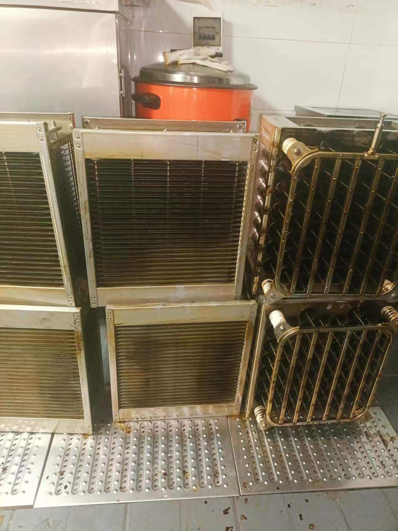 西安初秋政企后勤提示！單位油煙機清洗，適配 8 月 15 日油煙新規標準