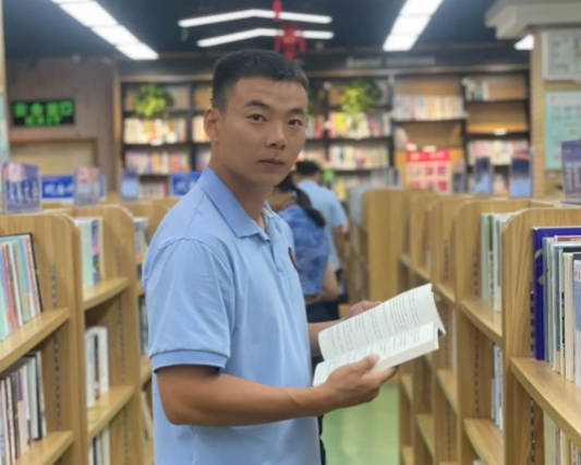 董港龙