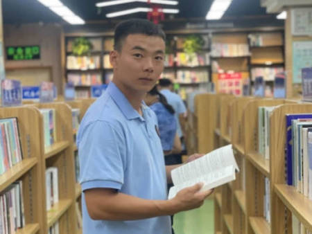 董港龙