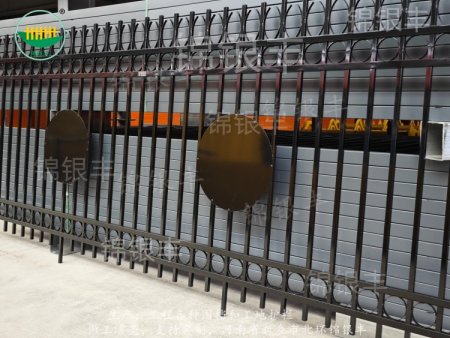 小区围墙锌钢护栏 镀锌钢管围栏