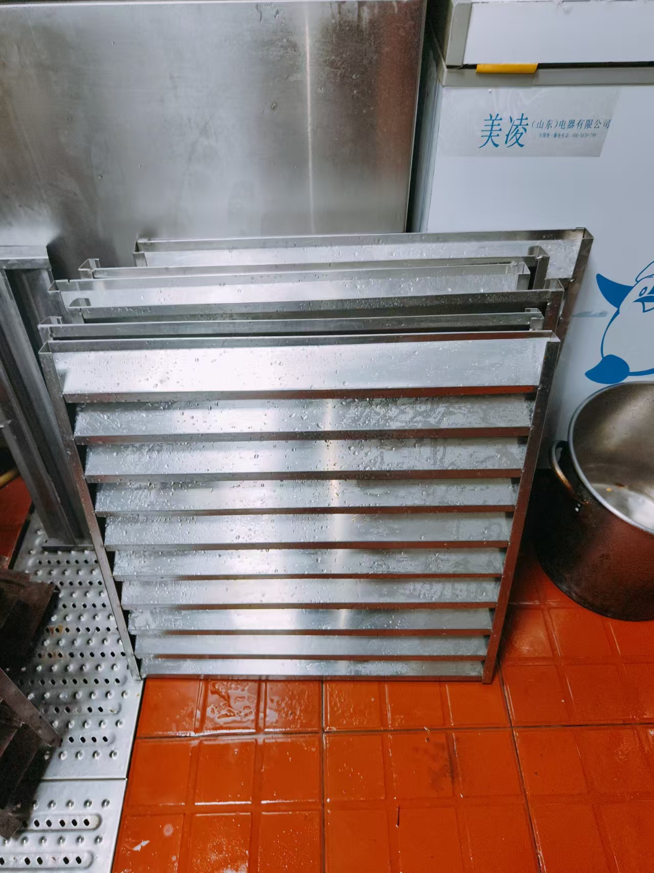 西安商場美食城管護，大型油煙管道清洗處理多檔口管道