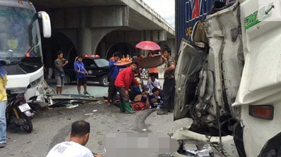 泰国旅游大巴车祸21人遇难者中大多是中国人