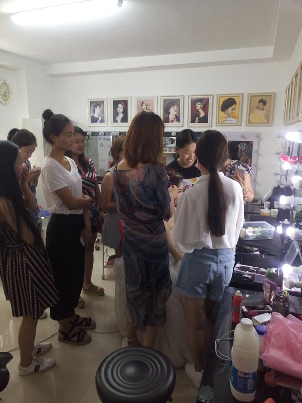 郑州学化妆的学校哪家好0