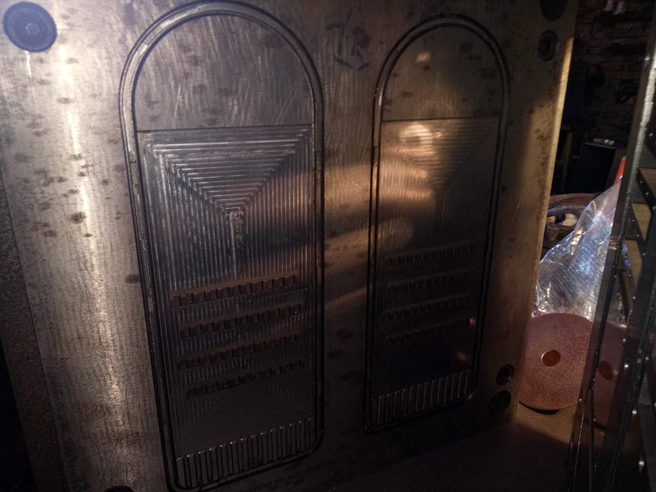 晶钢门角码模具.jpg