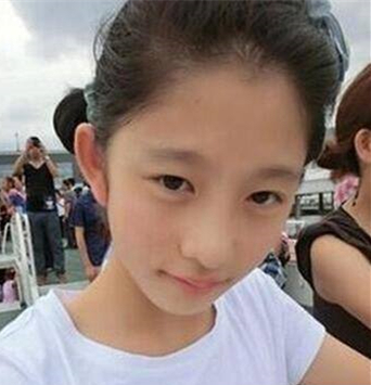 易烊千玺初中旧照曝光 传闻易烊千玺女朋友是真的吗