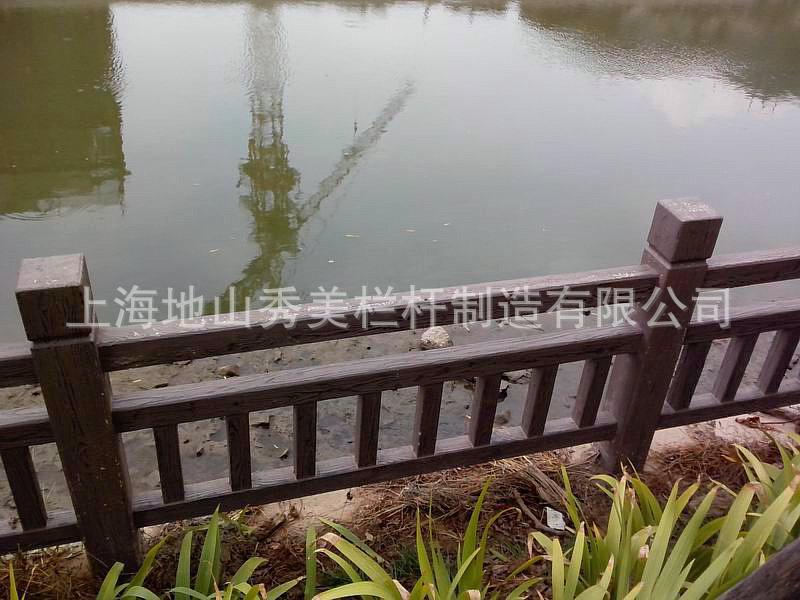 河道仿木纹栏杆 定制.jpg