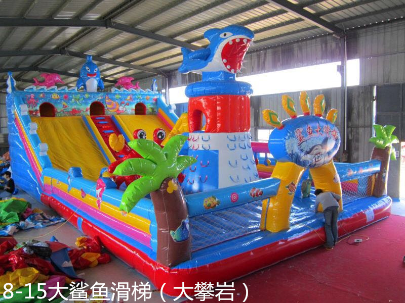 8-15大鲨鱼.jpg