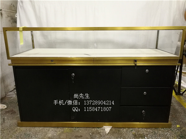 深圳珠宝展示柜.jpg