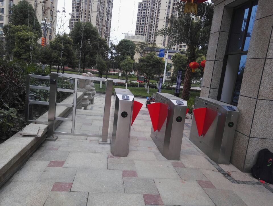 潼南博宁新天地人行翼闸.jpg