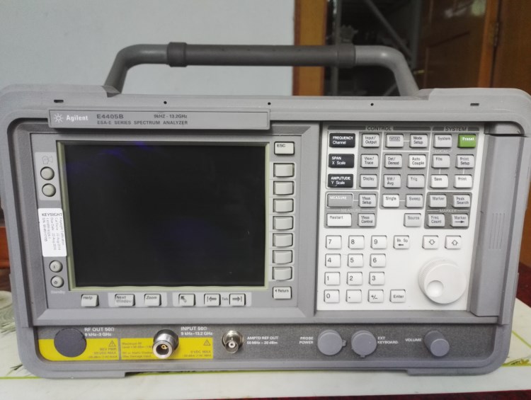 E4405B.jpg