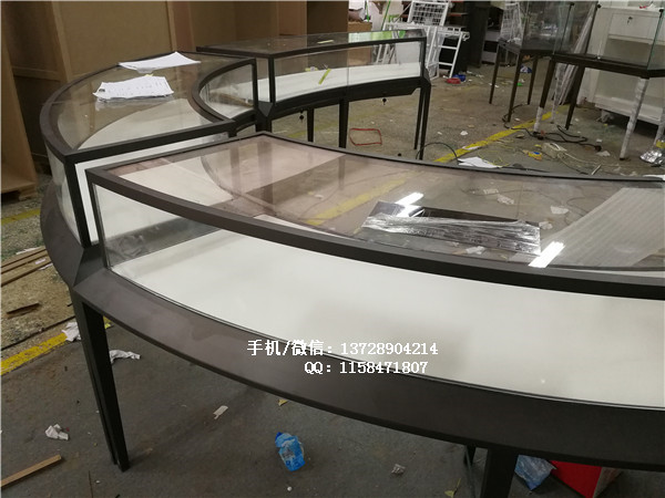 弧形珠宝展示柜图片.jpg