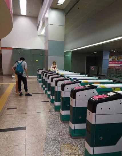 火车惊现恐怖娃娃 .jpg