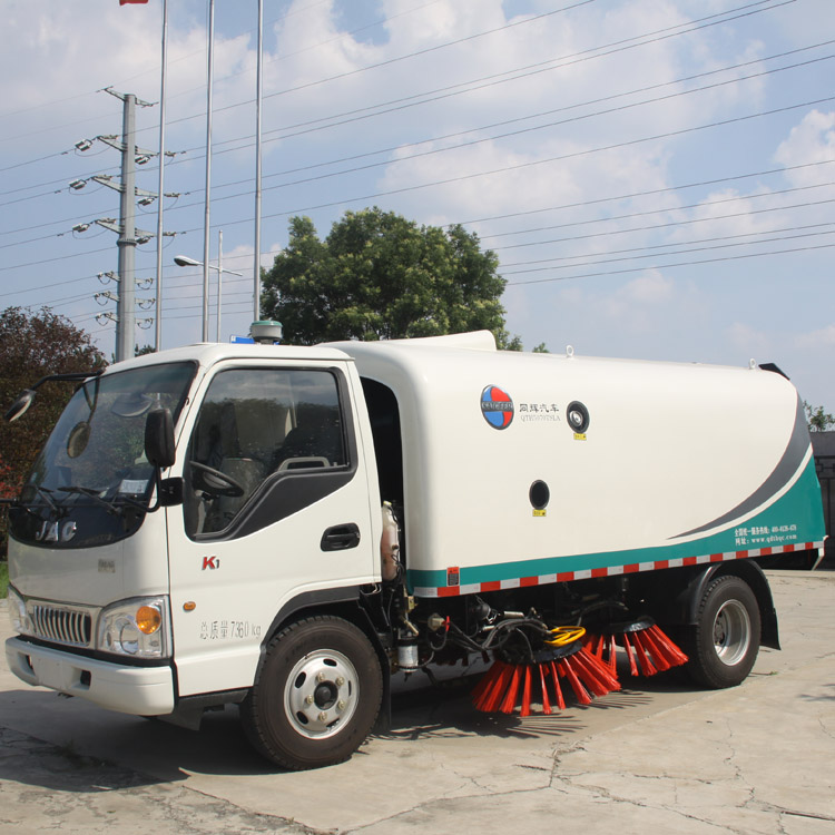 湿式扫路车